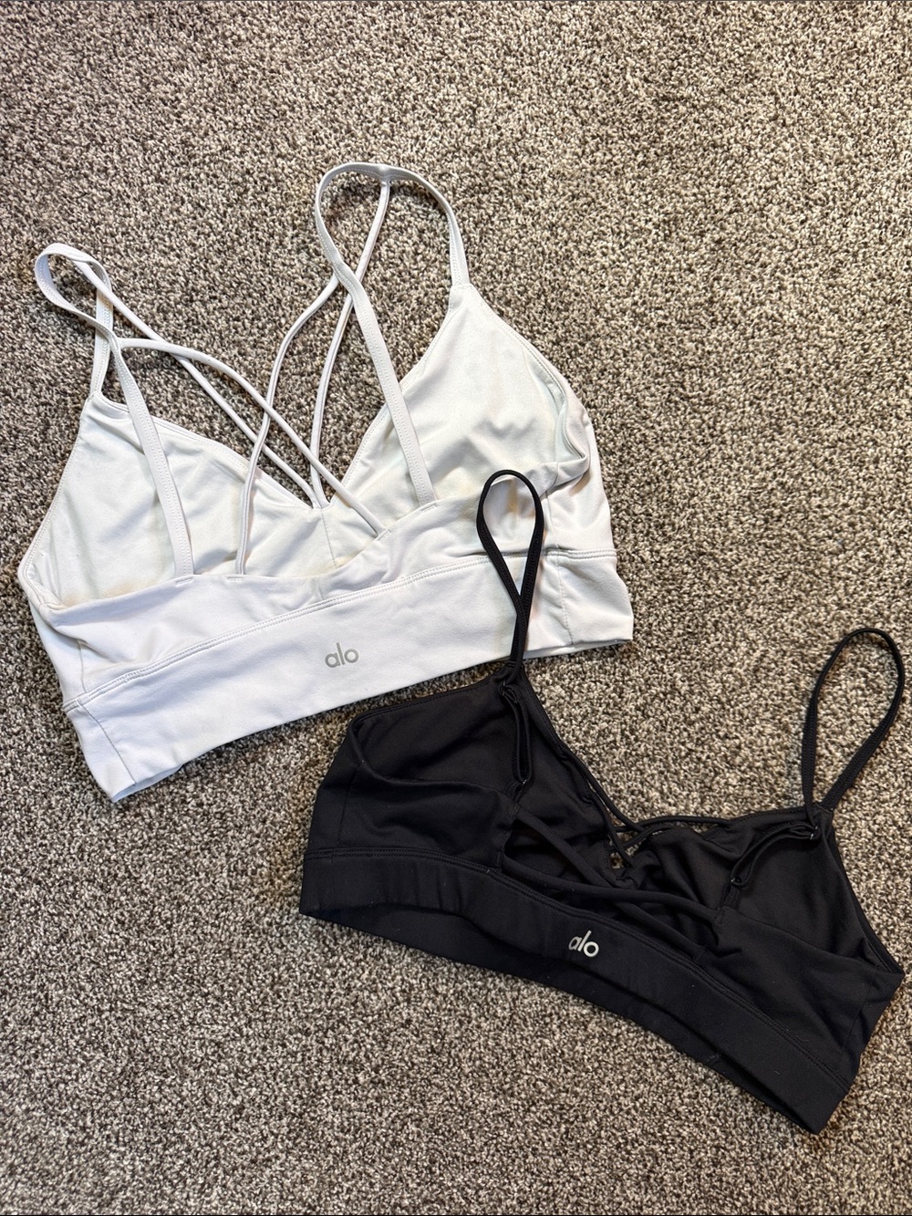 ALO Yoga Strappy sports bras set of 2 - White & Black